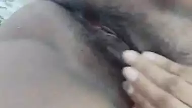 Desi bahbi fingering pussy part-1