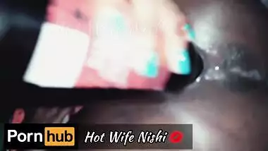 Sri Lankan Hot Wife having Fun by inserting a Beer bottle to her Pussy බියර් බෝතලෙන් ගත්තු සැපක්