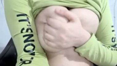 Desi Beautiful Bhabi Plays With Boobs