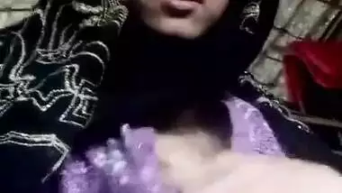 Muslim wife showing her beautiful pussy on cam