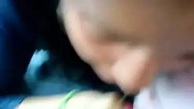 Beautiful indian girl suck bf dick in car