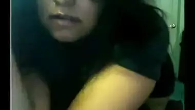 Large mambos Indian college girl promises to make you cum!