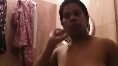 Desi mature aunty wearing dress after bathing