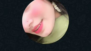 Khubsurat ladki ki pussy showing to boyfriend viral MMS