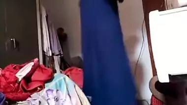 Desi girl removing hijab and showing nude body