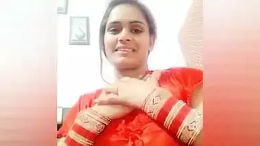 Hot Look Indian Girl Showing Her Boobs On Video Call