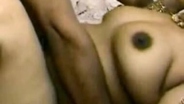 Indian Aunty giving blowjob and getting boned 