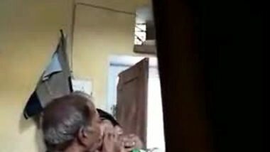 Chargejing Ke bhane budhe sasur ka video bnaya