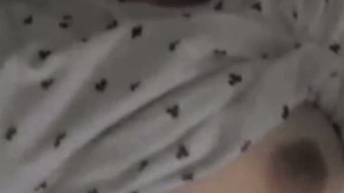 Bangladeshi sex chat girl showing her boobs