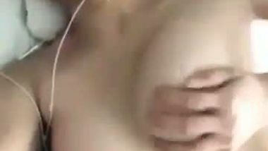 Indian nude girl shows her big, tight boobs in MMS