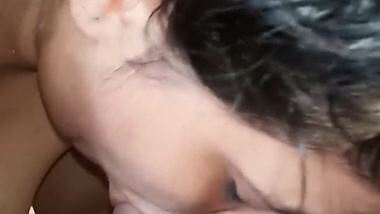 Chubby naked girl sucking dick of BF