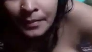 Desi Bhabhi Showing Her Naked Hairless Pussy