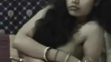 Bangali sexy wife in saree excite her husband at honeymoon