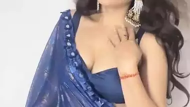 Poonam Rajput Damn Seductive In Saree Hotness