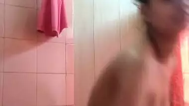 Hairy pussy girl nude bath selfie MMS