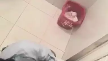 desi girls fingring in public toilet