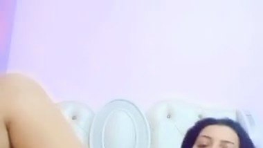 Sexy girl nude pussy show