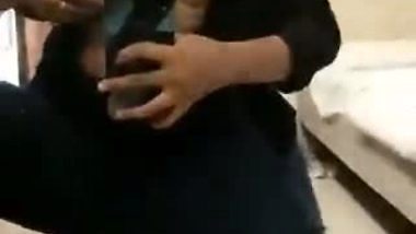 Girlfriend big boobs pressing viral MMS in hotel