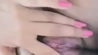 Beautiful Desi babe Fingering her Pussy