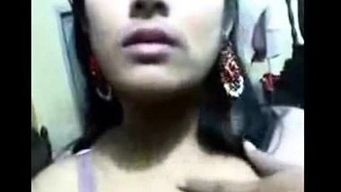 Hot Sexy Indian Bhabhi Nude Possing her Boobs Scandal