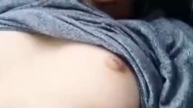 Desi lady in car shows naked body in viral outdoor sex