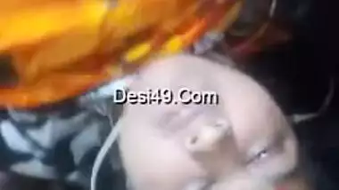 Kissable young woman pulls sari up and leaks natural tits in sex video