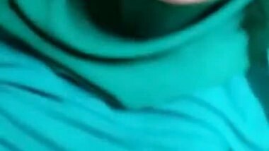 Hijabi Girl Sucks And Tastes Her Own Milk From Big Boobs