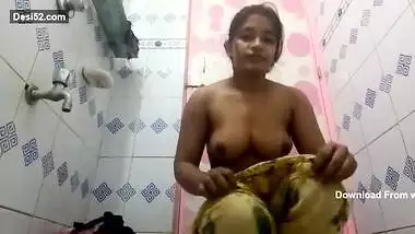 Desi girl bathroom show