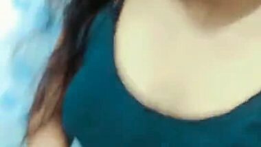 Cutiepie Desi Babe Showing Pussy