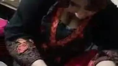 Desi wife shaving dick of her husbandâ€™s Desi MMS video