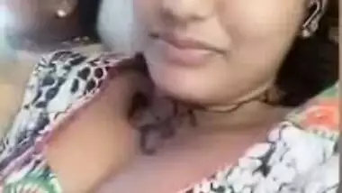 desi girl cleavage show while chatting