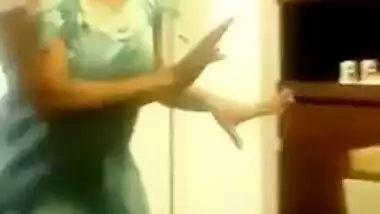 Sexy bhabhi dancing without any inner wears