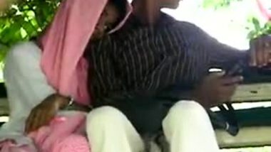 lovers handjob and fingering inpak