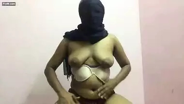 Tamil Aunty Stripping Show – Movies