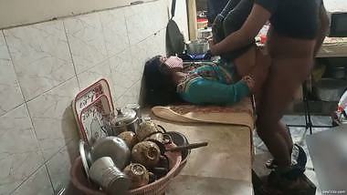 Bhai ne bahen ko jabardasti kitchen me choda Indian step sister having hard