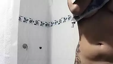 Desi Wife in Saree showing her boobs and fingering her pussy