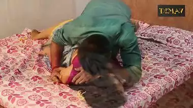 NAVEL - sexy Indian Housewife looing sexy