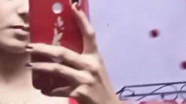 Super Indian maal playing with her nipple viral MMS