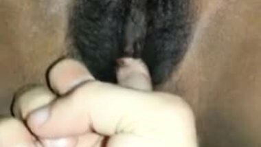 BF teasing desi girlfriend hairy dry pussy with clear audio