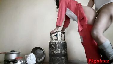 Desi girl cooking in kitchen and fucked by...