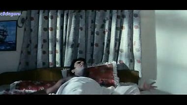 B Grade actress frolicks in bathtub