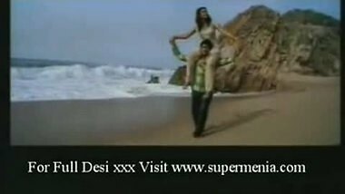 Romance In The Beach