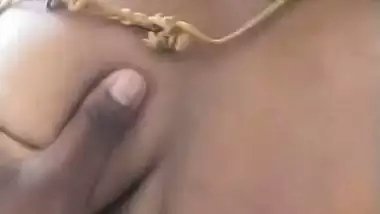 Stepson squeezes his stepmom’s big boob in nude MMS