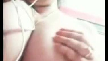 Unsatisfied tanker Bhabhi showing boobs on video call