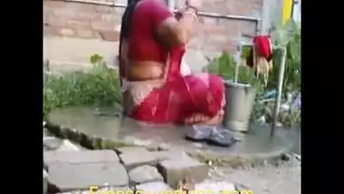 Indian outdoor mms of bengali mature bhabhi open bath leaked scene