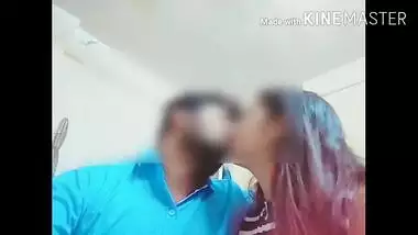 Apni ex girlfriend ko chuste hue video