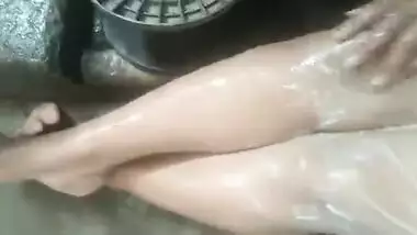 Big boobs desi girl bathing self shoot video