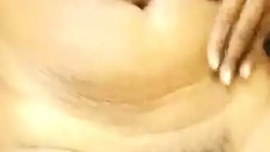 Sexy Desi Girl Showing Boobs and pussy