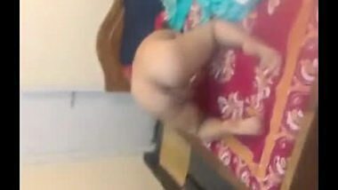 Patna bhabhi masturbating hard in saree