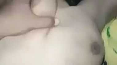 Guy squeezes a 19-year-old nude girl’s juicy boobs